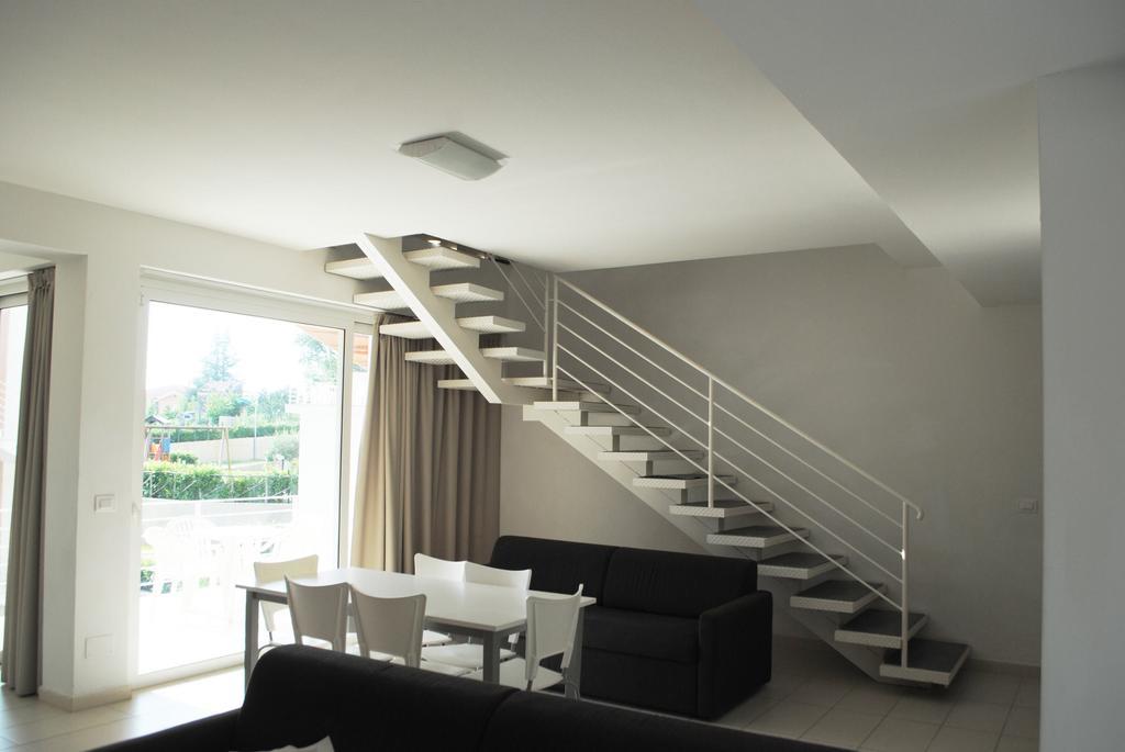 Apartment - Split Level,249431169:JPEG